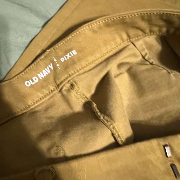 Capris in a Large size - Picture 10 of 15